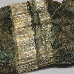Crisotilo, sitio Callenberg, Sajonia - Fuente de imagen Wikimedia Commons Leon Hupperichs [CC BY-SA 3.0 (http://creativecommons.org/licenses/by-sa/3.0)], a través de Wikimedia Commons | © Leon Hupperichs [CC BY-SA 3.0 (http://creativecommons.org/licenses/by-sa/3.0)], via Wikimedia Commons