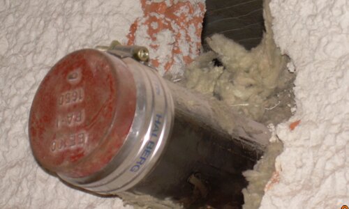 Asbesthaus - Site: Thermal insulation, fire protection from artificial mineral fibers (AMF) | © 2019, CRB Analyse Service GmbH | © CRB Analyse Service GmbH